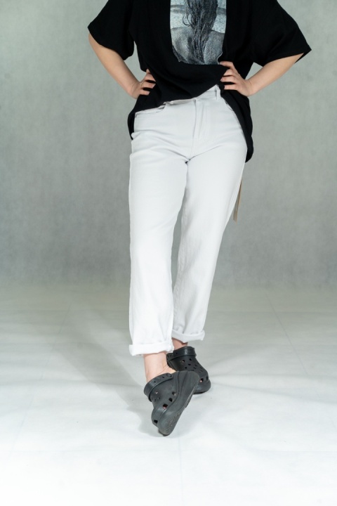 Białe jeansy damskie AD'ORO - Klasyczny MOM FIT (High Waist)