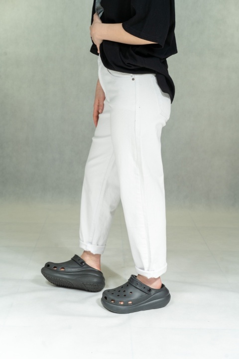 Białe jeansy damskie AD'ORO - Klasyczny MOM FIT (High Waist)
