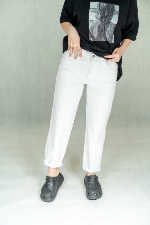 Białe jeansy damskie AD'ORO - Klasyczny MOM FIT (High Waist)