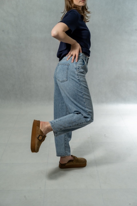 Spodnie damskie Mira Belle - jeans balloon - jasny denim