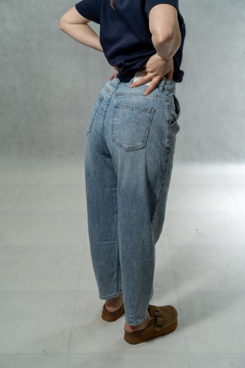 Spodnie damskie Mira Belle - jeans balloon - jasny denim