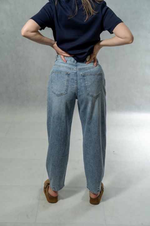 Spodnie damskie Mira Belle - jeans balloon - jasny denim