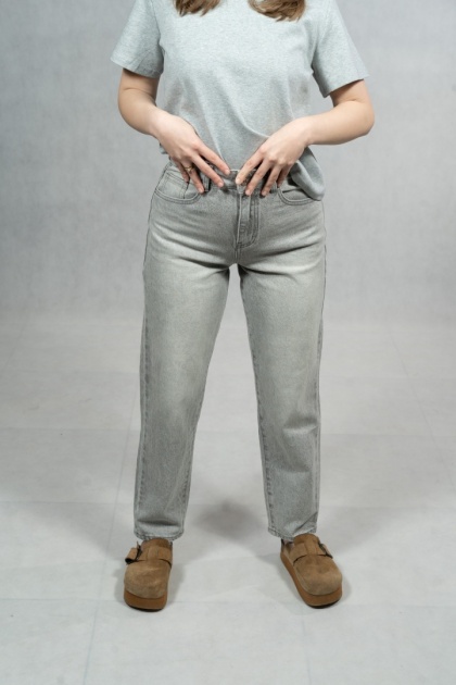 Szare jeansy damskie AD'ORO - Klasyczny MOM FIT (High Waist)