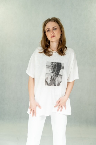 T-shirt damski oversize Mono Portrait - Biały