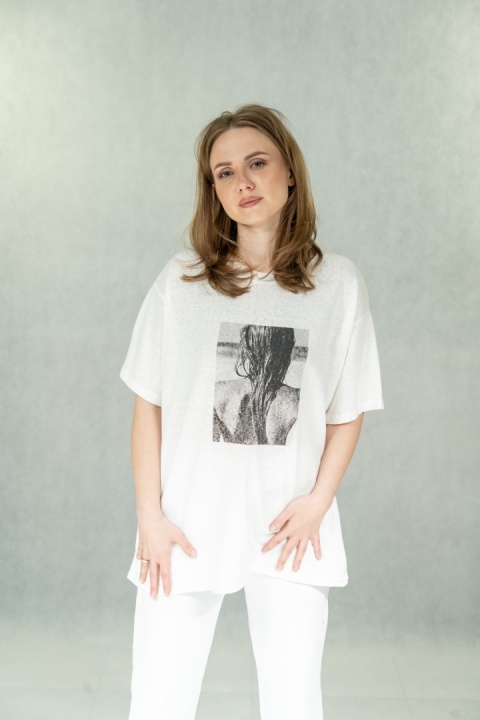 T-shirt damski oversize Mono Portrait - Biały