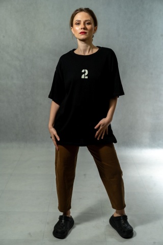 T-shirt damski oversize „Number Two" - Czarny
