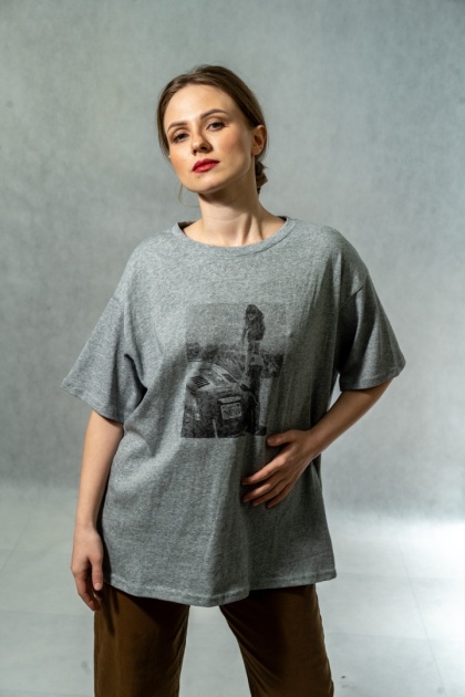 T-shirt damski oversize „Vintage Drive” - Szary