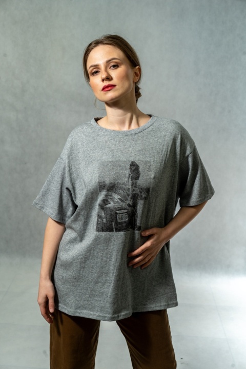 T-shirt damski oversize „Vintage Drive” - Szary
