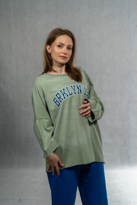Bluzka oversize „BRKLYN 1989" MUJEA - Oliwka