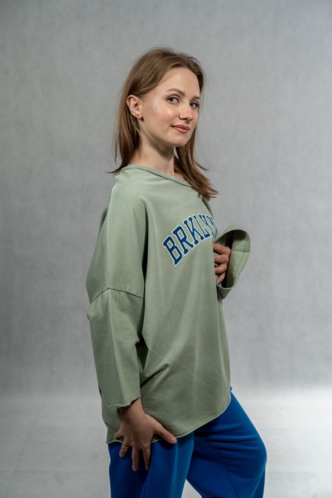 Bluzka oversize „BRKLYN 1989" MUJEA - Oliwka