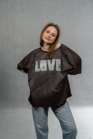 Bluzka oversize „LOVE" - czekoladowa