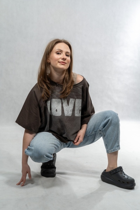 Bluzka oversize „LOVE" - czekoladowa