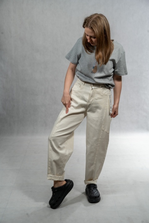 Jeansy Balloon Fit M.Sara - ecru