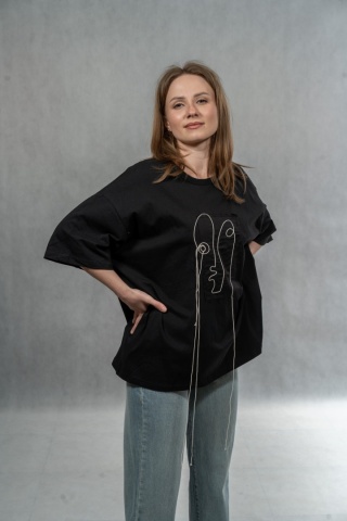 T-shirt Casual Line Art Patch Tee - Czarny