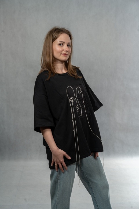 T-shirt Casual Line Art Patch Tee - Czarny