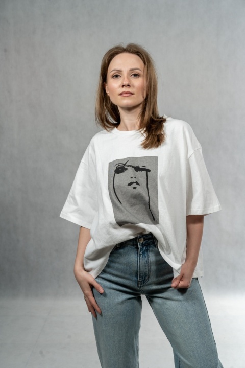 T-shirt „Line Face" Basic - Biały