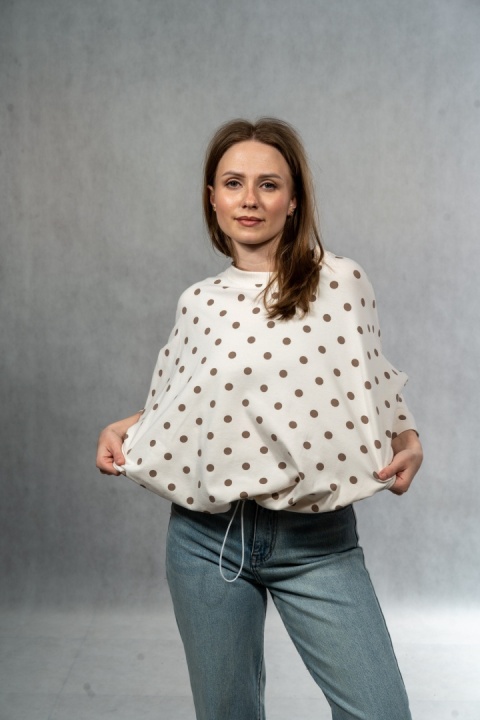 T-shirt damski Basic Lenoshka - w grochy brązowe, pudełkowy ze stoperem
