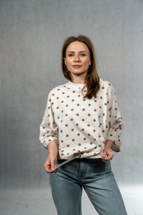 T-shirt damski Basic Lenoshka - w grochy brązowe, pudełkowy ze stoperem