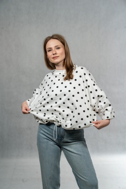 T-shirt damski Basic Lenoshka – w grochy czarne, pudełkowy ze stoperem