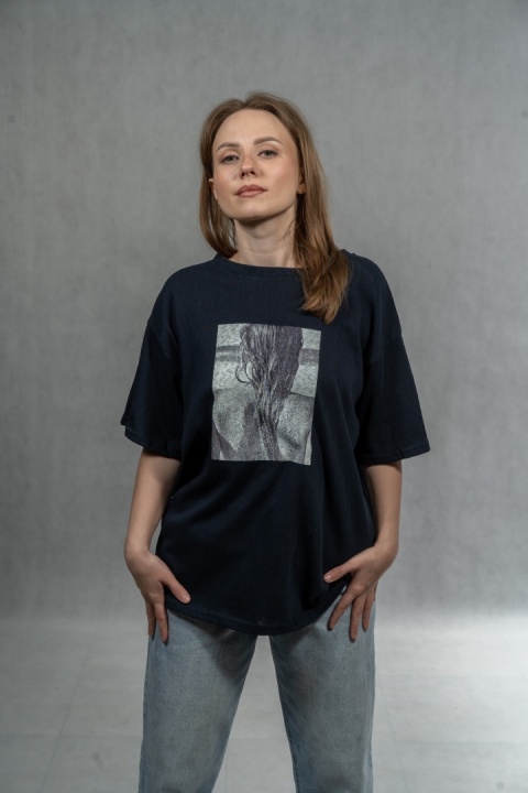 T-shirt damski oversize Mono Portrait - Granatowy
