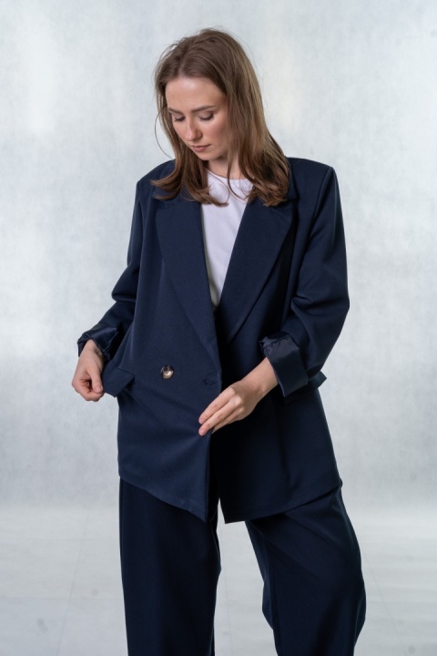 Elegancka Marynarka Dwurzędowa – Granatowa