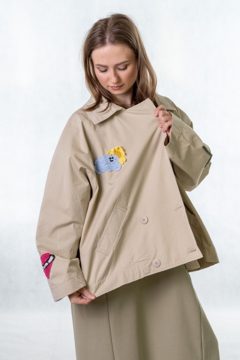 Stylowa kurtka / marynarka oversize MIHO’S z haftowanymi aplikacjami