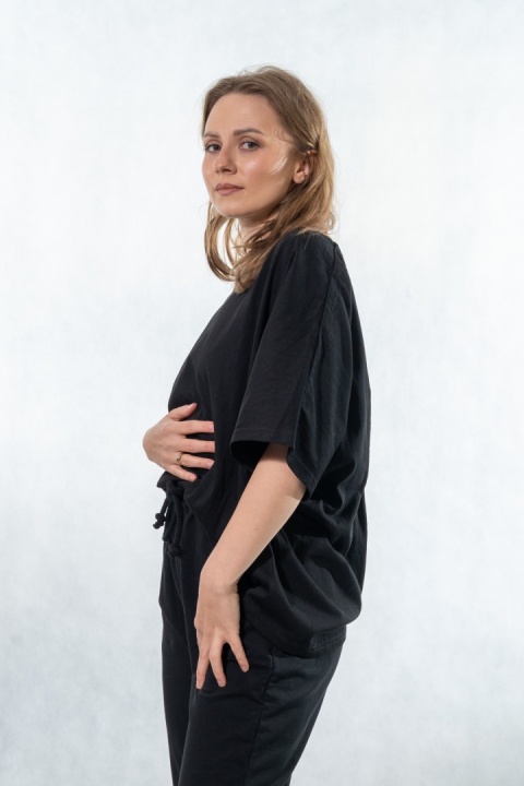 Bluzka damska z efektownym wycięciem na plecach Gioya & Co. - Nero