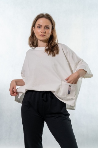 T-shirt oversize z kieszonką - biały