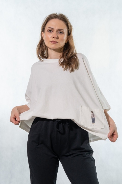T-shirt oversize z kieszonką - biały