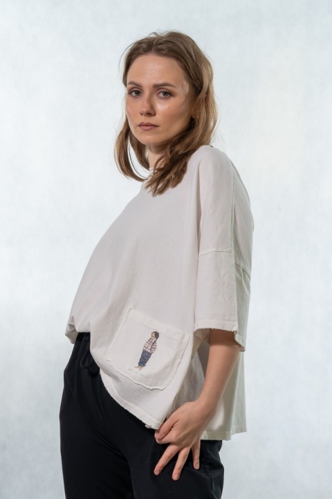 T-shirt oversize z kieszonką - biały