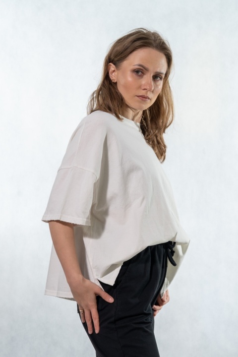 T-shirt oversize z kieszonką - biały