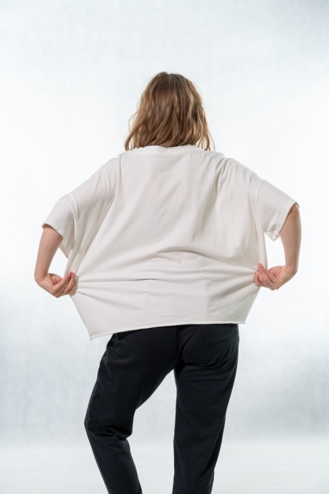 T-shirt oversize z kontrastową kieszenią – Biały