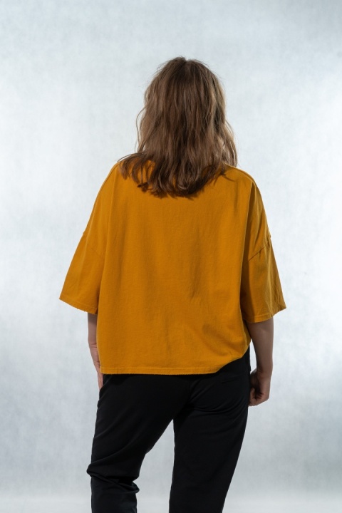 T-shirt oversize z naszywanymi motywami - Musztardowy