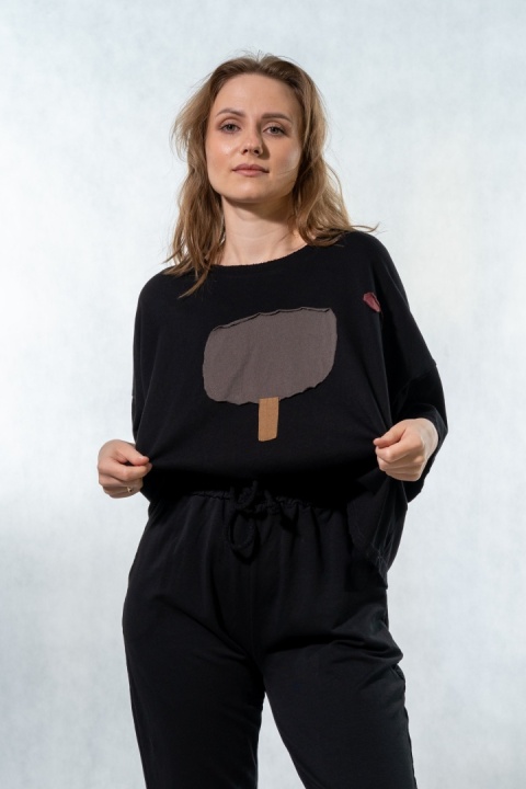 T-shirt oversize z naszywanymi motywami - Czarny