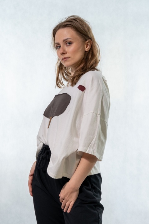 T-shirt oversize z naszywanymi motywami - Biały