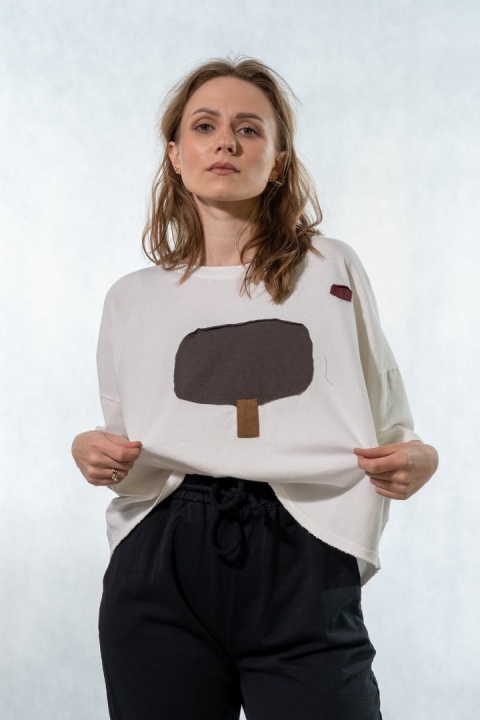 T-shirt oversize z naszywanymi motywami - Biały
