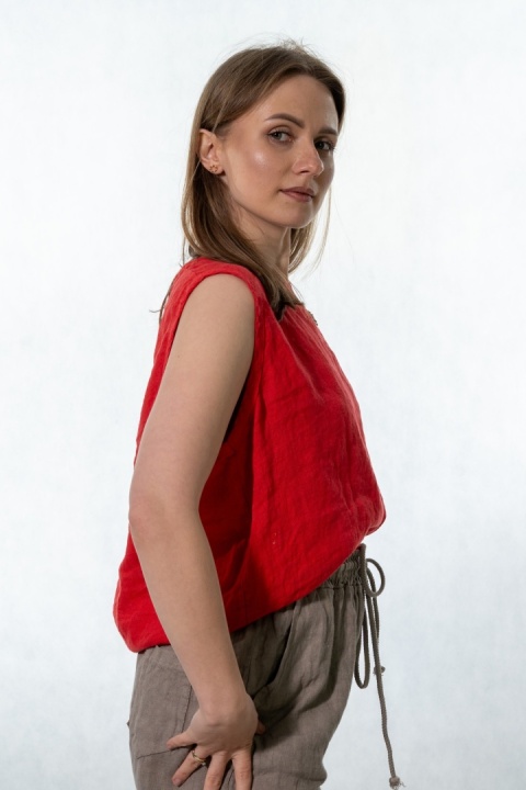 lniany top damski z broszką Gioya & Co. - Flame red