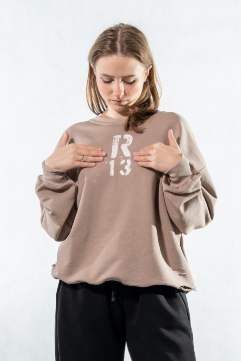 Bluza damska COLETTE z lekko postarzanym nadrukiem „R13" - Cappuccino