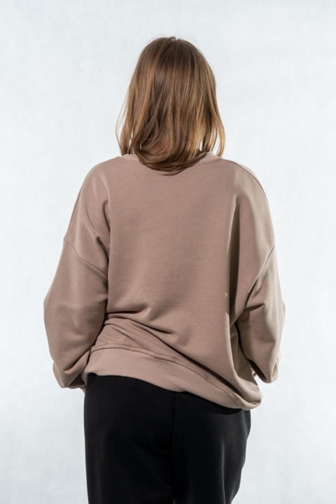 Bluza damska COLETTE z lekko postarzanym nadrukiem „R13" - Cappuccino