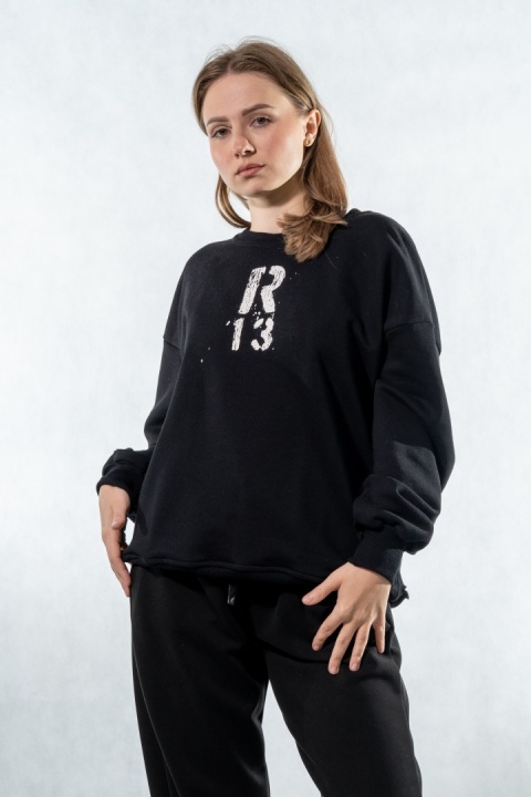 Bluza damska COLETTE z lekko postarzanym nadrukiem „R13" - Czarna