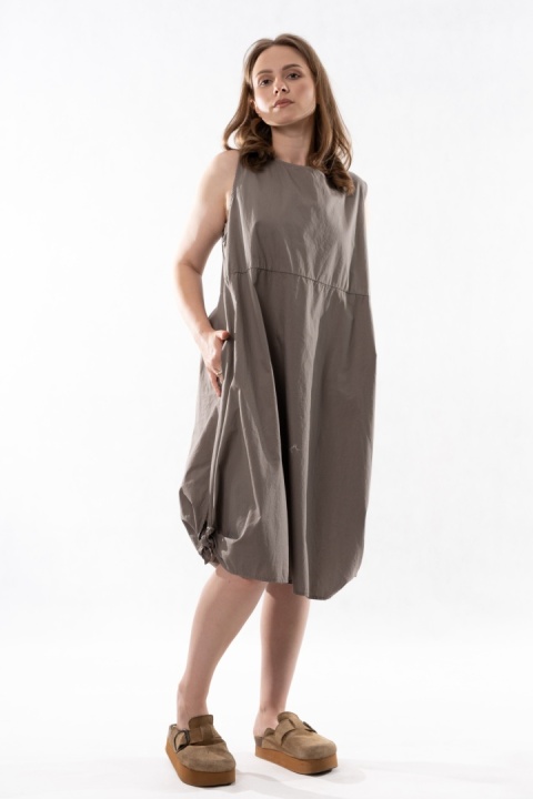 Sukienka Wendy Trendy – bawełniana sukienka o balonowym fasonie - Taupe