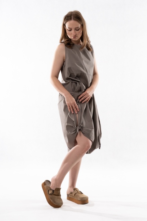Sukienka Wendy Trendy – bawełniana sukienka o balonowym fasonie - Taupe
