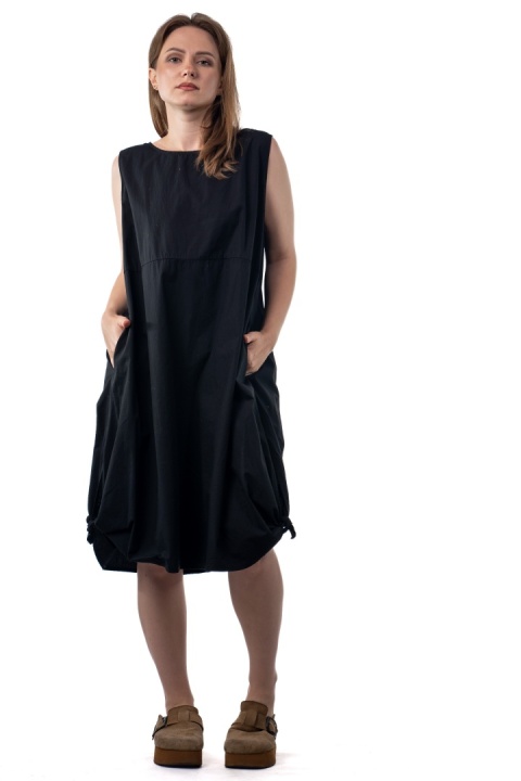 Sukienka Wendy Trendy – bawełniana sukienka o balonowym fasonie - Czarna
