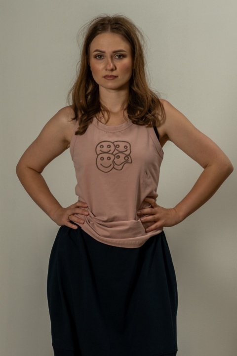 Top z haftem COLETTE – Pudrowy róż
