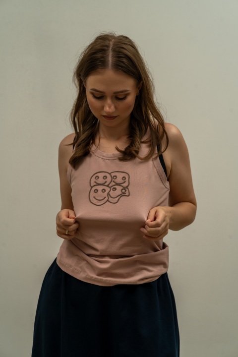 Top z haftem COLETTE – Pudrowy róż