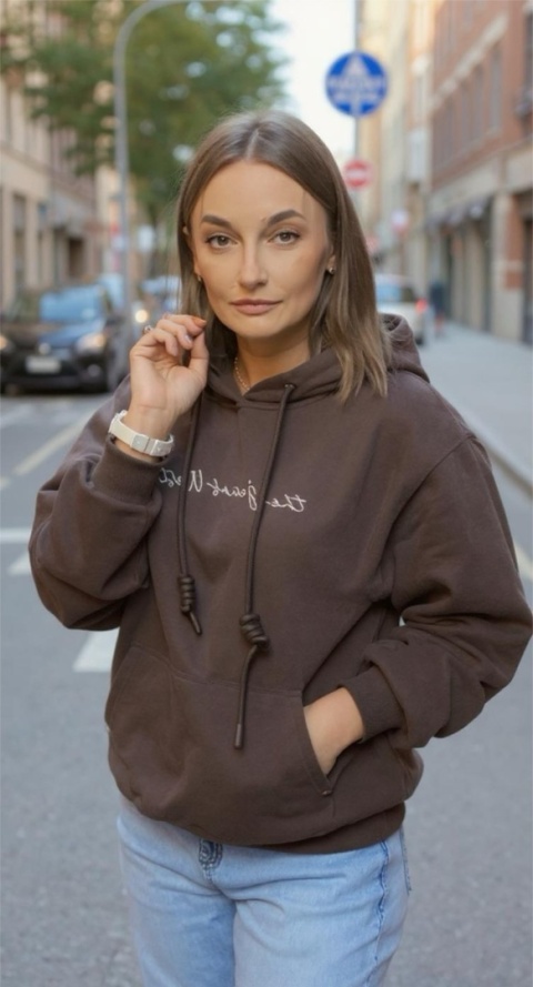 Bluza JOY z haftem ”the Jean West”–Czaekolada Bluza JOY z haftem ”the Jean West”–Czaekolada