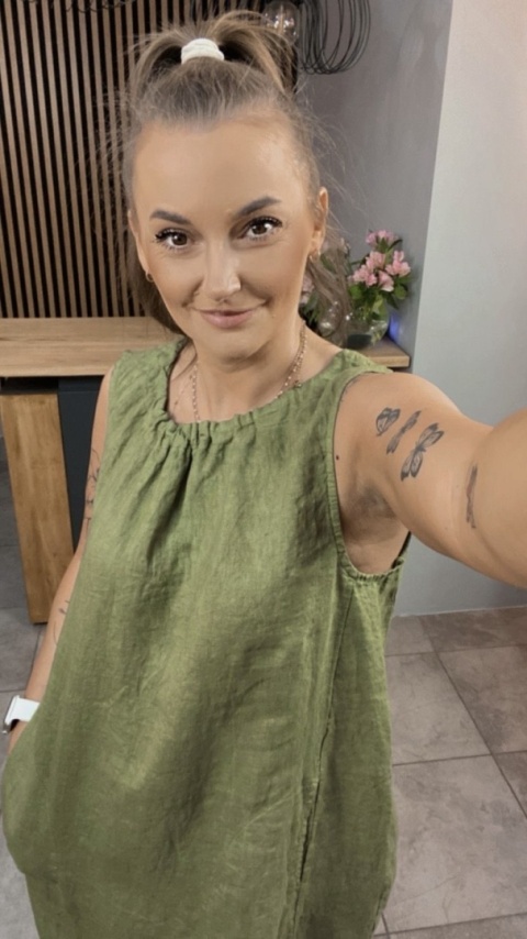 Sukienka “Simplicity” – minimalistyczna sukienka z lnu Oliwka Sukienka “Simplicity” – minimalistyczna sukienka z lnu Oliwka
