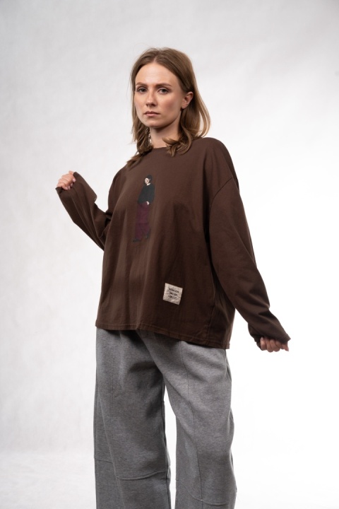 Bawełniany longsleeve oversize z grafiką i naszywką Eleven Studios Brązowy