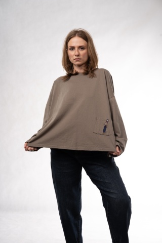 Bawełniany longsleeve oversize z kieszonką Eleven Studios Khaki