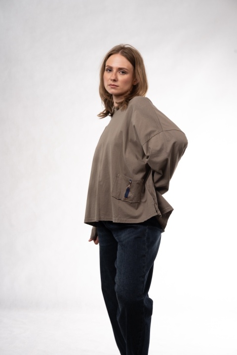 Bawełniany longsleeve oversize z kieszonką Eleven Studios Khaki